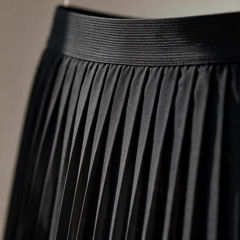 Ponsonby Lane pleated midi skirt in Black – close-up detail of waistband and pleats